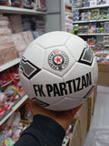 Fudbalska lopta sa grbom Partizana
