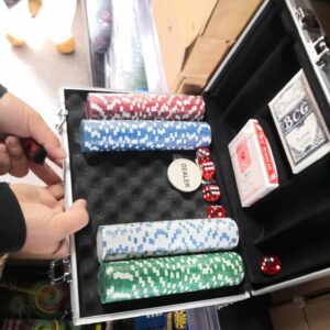 Poker čipovi sa 2 špila u koferi 200 delova - Poker čipovi sa 2 špila u koferi 200 delova