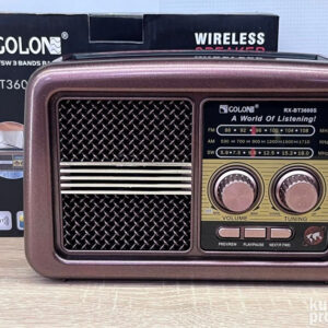 Retro radio sa solarnim panelom