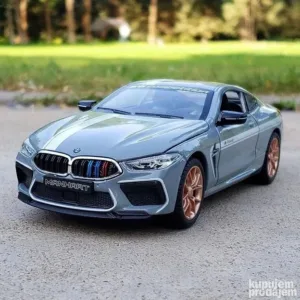 Bmw M8 1/24 sivi metalni