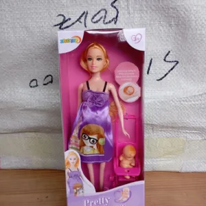 barbie trudnica u ljubicastoj haljina