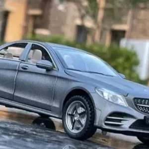 Mercedes Benz C260L 1:32 metalni sivi auto