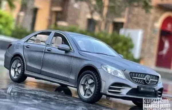 Mercedes Benz C260L 1:32 metalni sivi auto