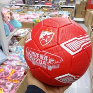 Fudbalska lopta sa grbom Crvene zvezde