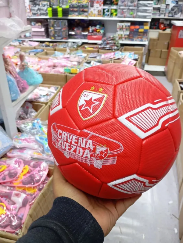 Fudbalska lopta sa grbom Crvene zvezde