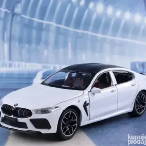 BMW M8 beli metalni sa svetlom i muzikom