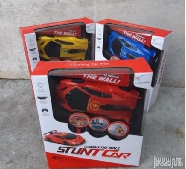 Autic na daljinski Autić penje se po zidu