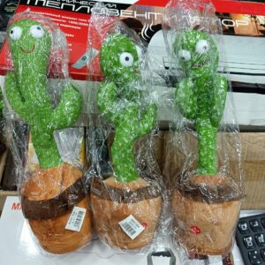 Kaktus igracka koja igra i ponavlja reci