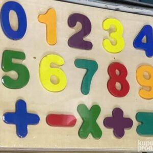 Drvena tabla sa brojevima i slovima - Drvena tabla