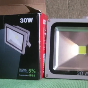 LED reflektor 30W hladno bela